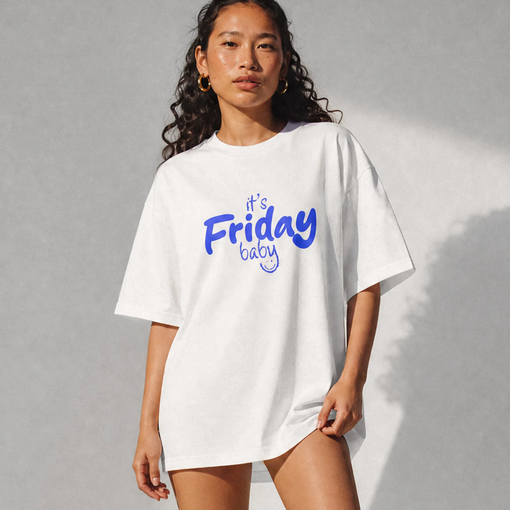 UNISEX "OVERSIZE" T-SHIRT IT'S FRIDAY BABY