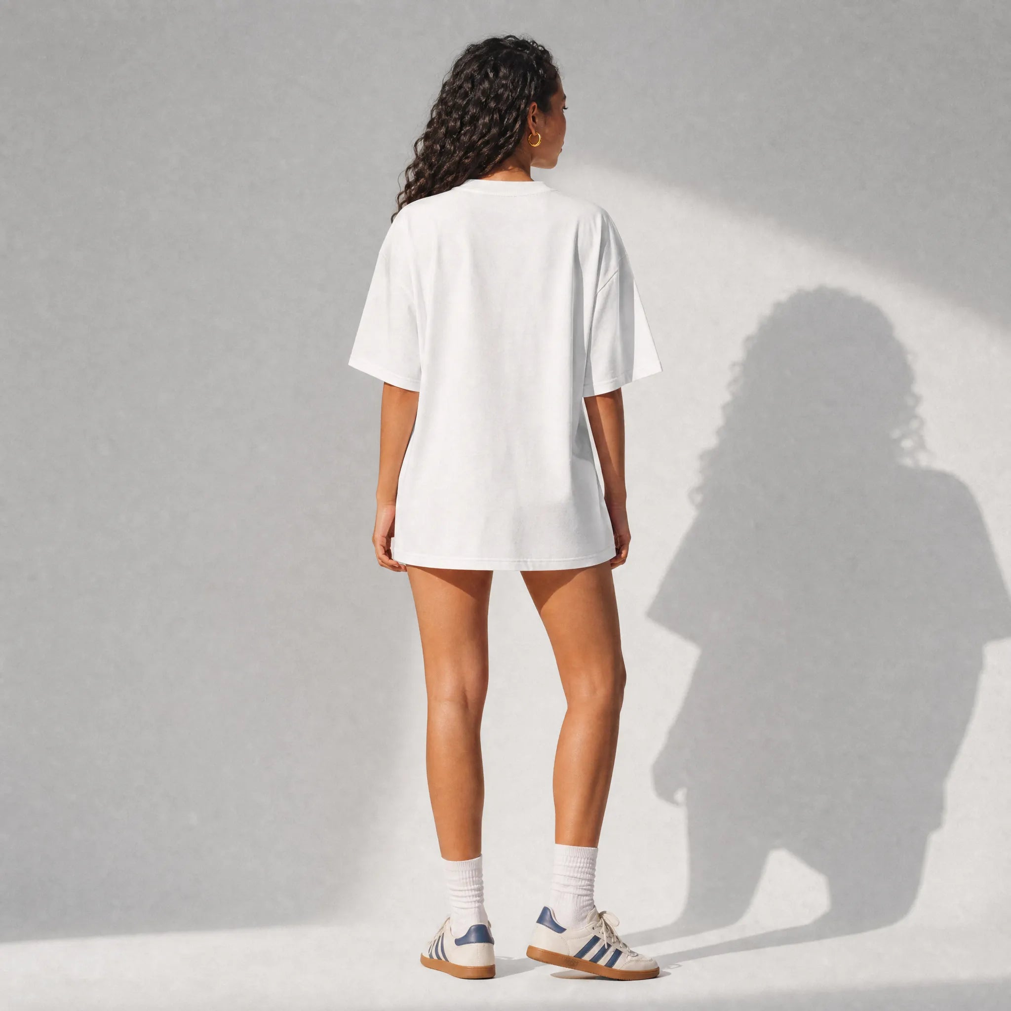 UNISEX "OVERSIZE" T-SHIRT IT'S FRIDAY BABY
