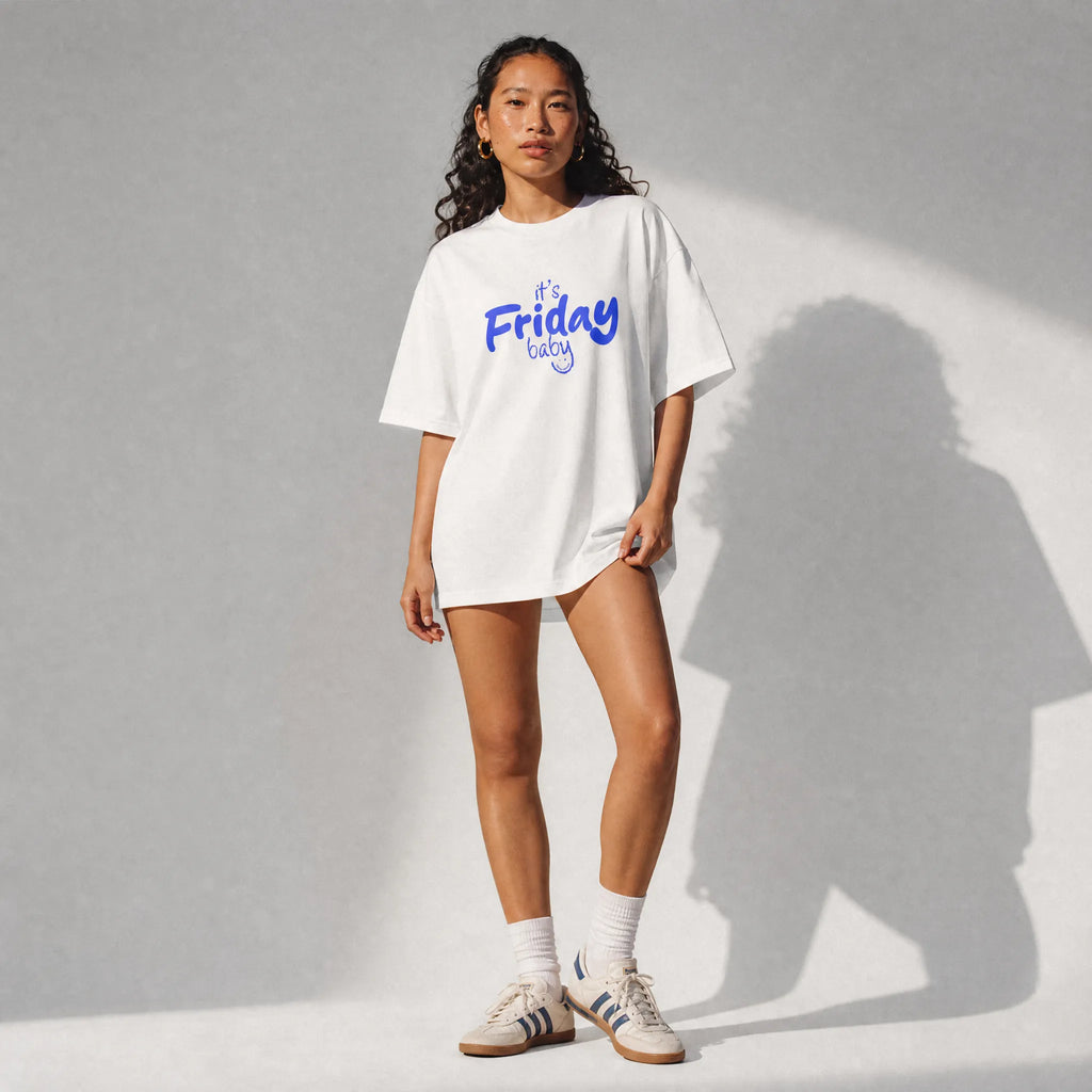 UNISEX "OVERSIZE" T-SHIRT IT'S FRIDAY BABY