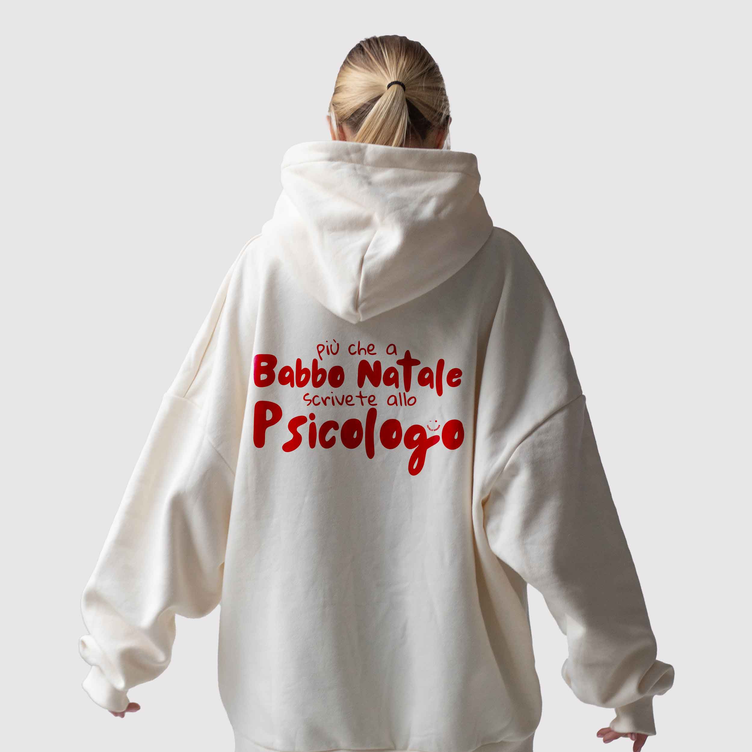 Retro felpa donna bianca in cotone organico con cappuccio e scritta “Più che a Babbo Natale scrivete allo psicologo” Totally Random