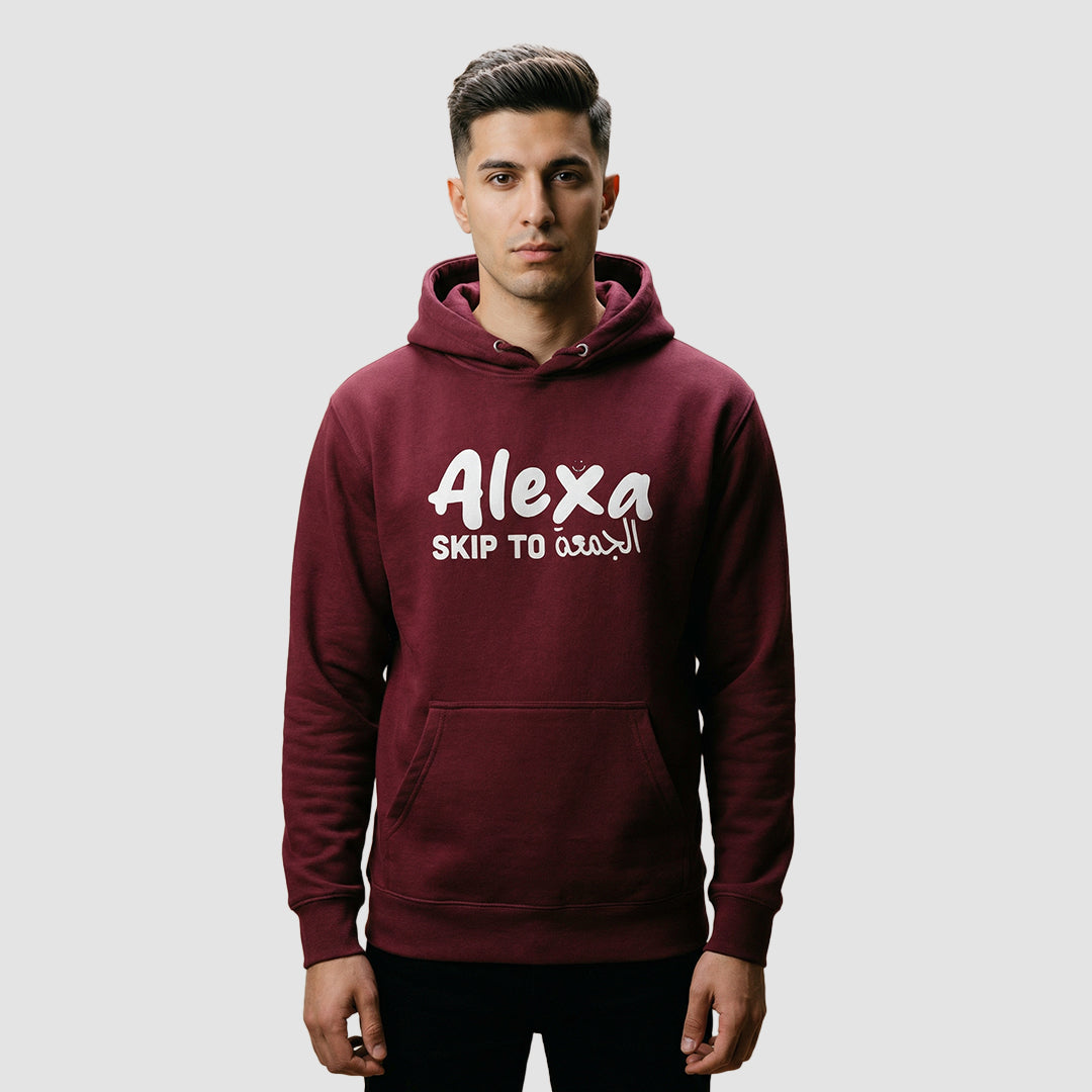 uomo indossa felpa unisex bordeaux con cappuccio e scritta bianca in inglese ed arabo alexa skip to الجمعة - Totally Random®