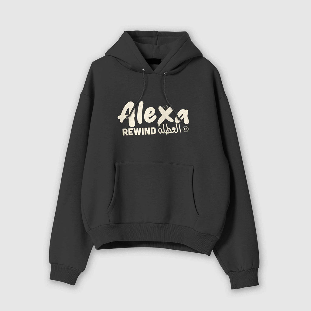 Mockup fronte felpa donna asphalt con cappuccio in cotone organico e scritta bianca “Alexa rewind العطلة” Totally Random