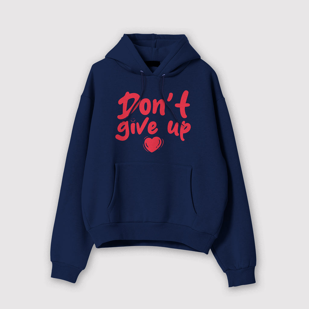 Mockup felpa donna blu navy con cappuccio in cotone organico e scritta rossa “Don't give up” Totally Random