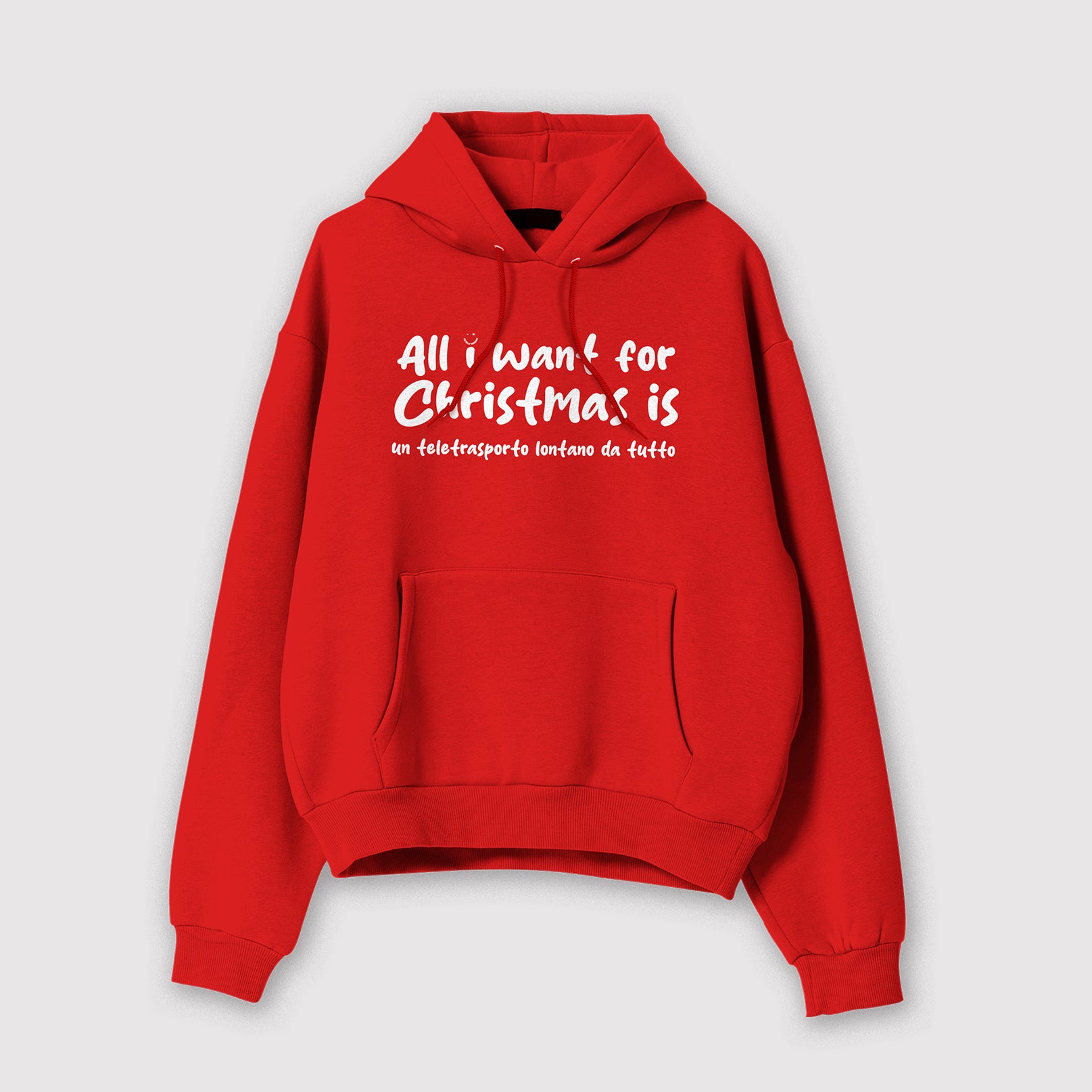 Mockup felpa donna rossa con cappuccio in cotone organico e scritta bianca “All i want for Christmas is un teletrasporto lontano da tutto” Totally Random