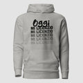 mockup retro felpa unisex grigia con cappuccio e scritta nera in italiano oggi mi licenzio - Totally Random®