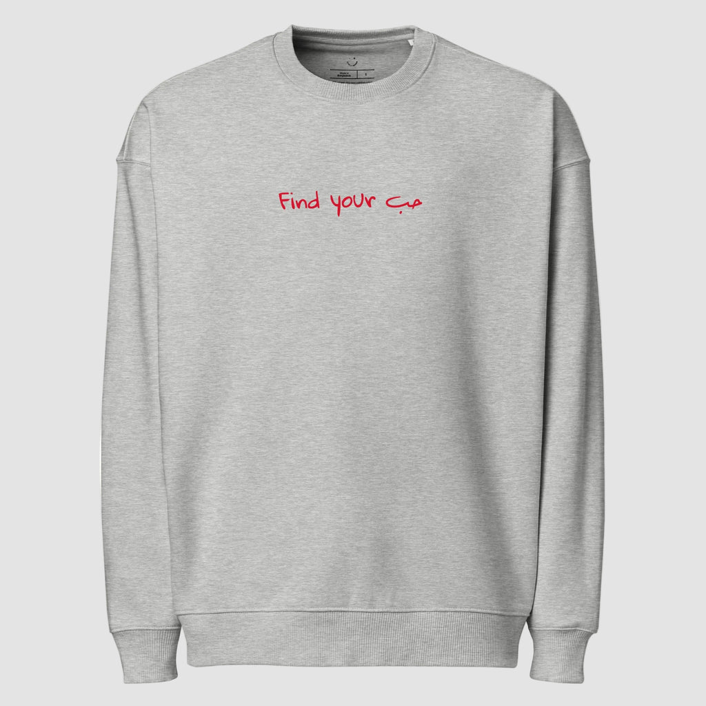 mockup felpa unisex oversize grigia con scritta rossa in inglese e arabo find your love - Totally Random®