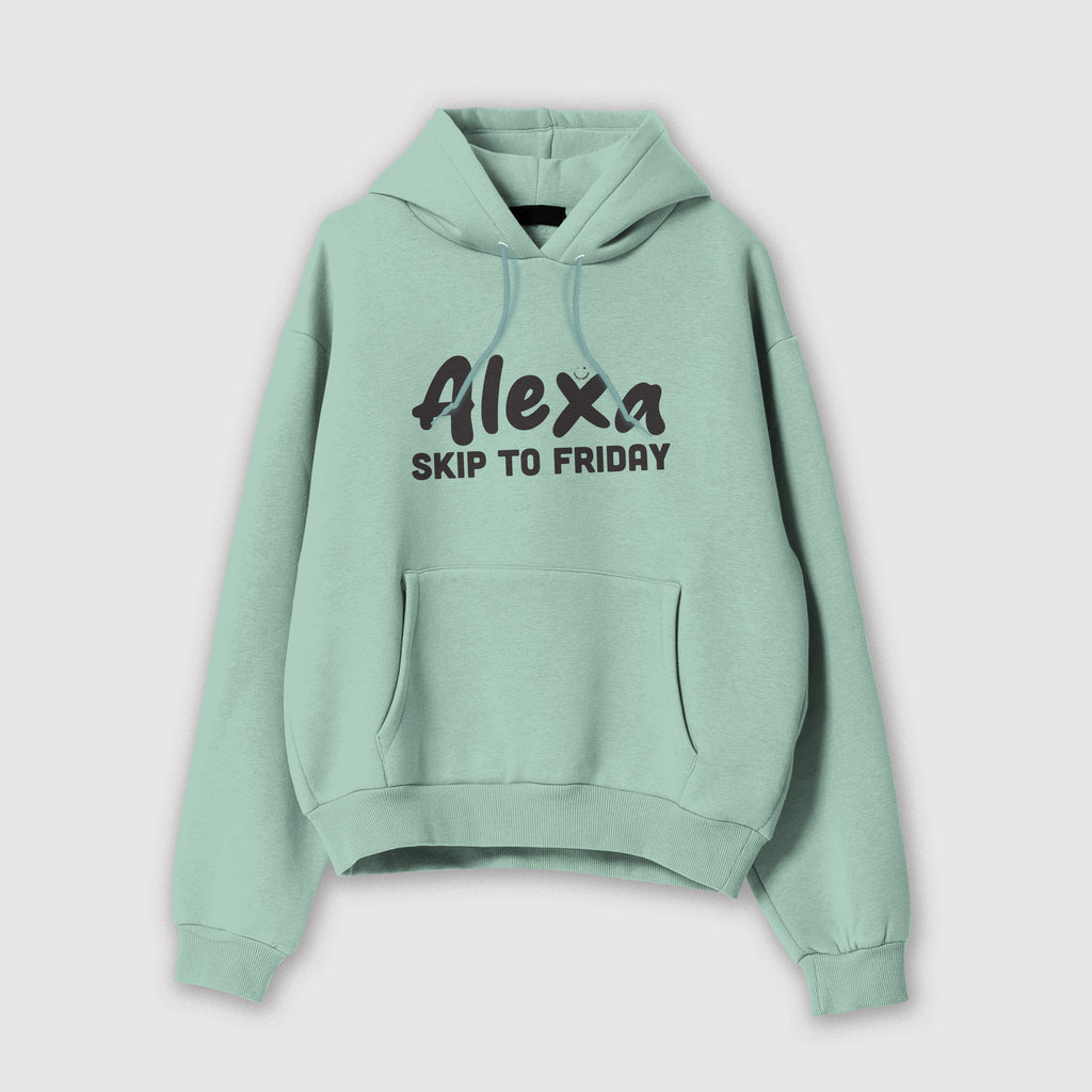 Mockup fronte felpa uomo sage in cotone organico con cappuccio e scritta nera “Alexa skip to Friday” Totally Random