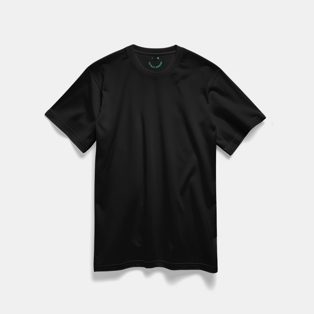 Mockup maglietta unisex girocollo nera in cotone biologico con logo verde Totally Random