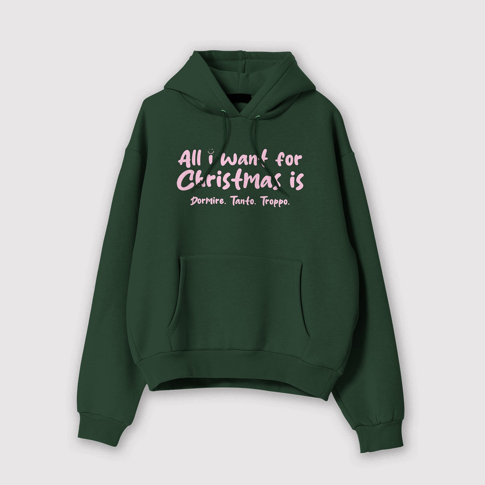 Mockup felpa donna verde con cappuccio in cotone organico e scritta rosa “All i want for Christmas is Dormire tanto troppo” Totally Random