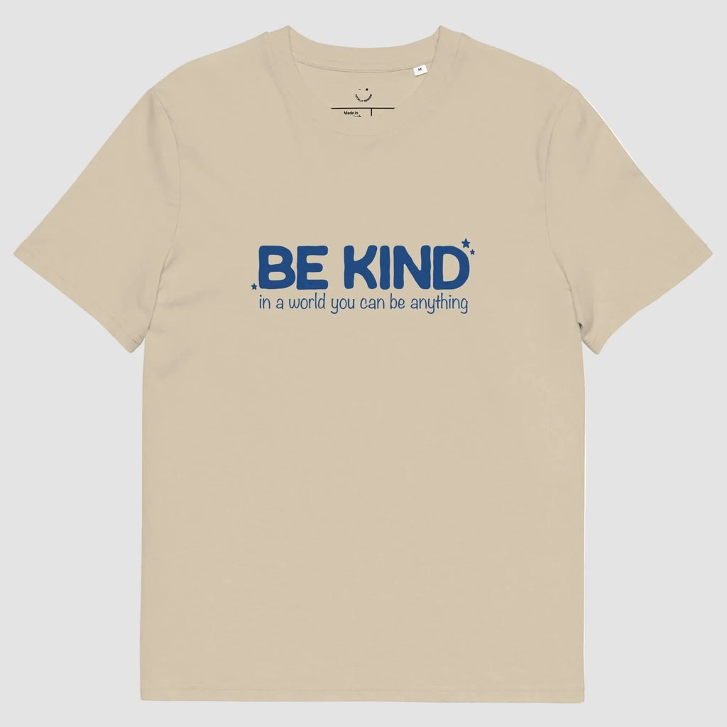 mockup maglietta unisex beige con scritta blu be kind in a world you can be anything - Totally Random®