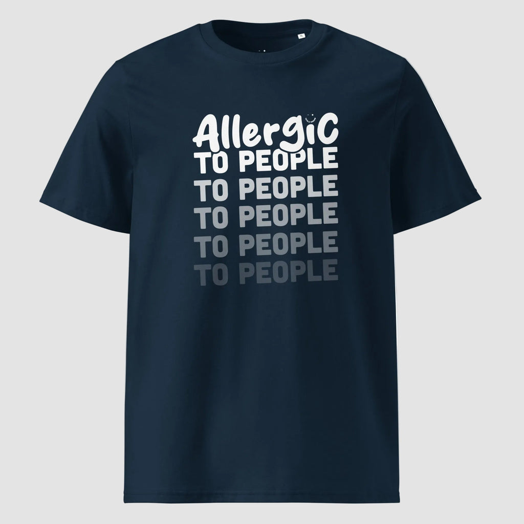 mockup frontale maglietta unisex blu navy con scritta bianca allergic to people - Totally Random®