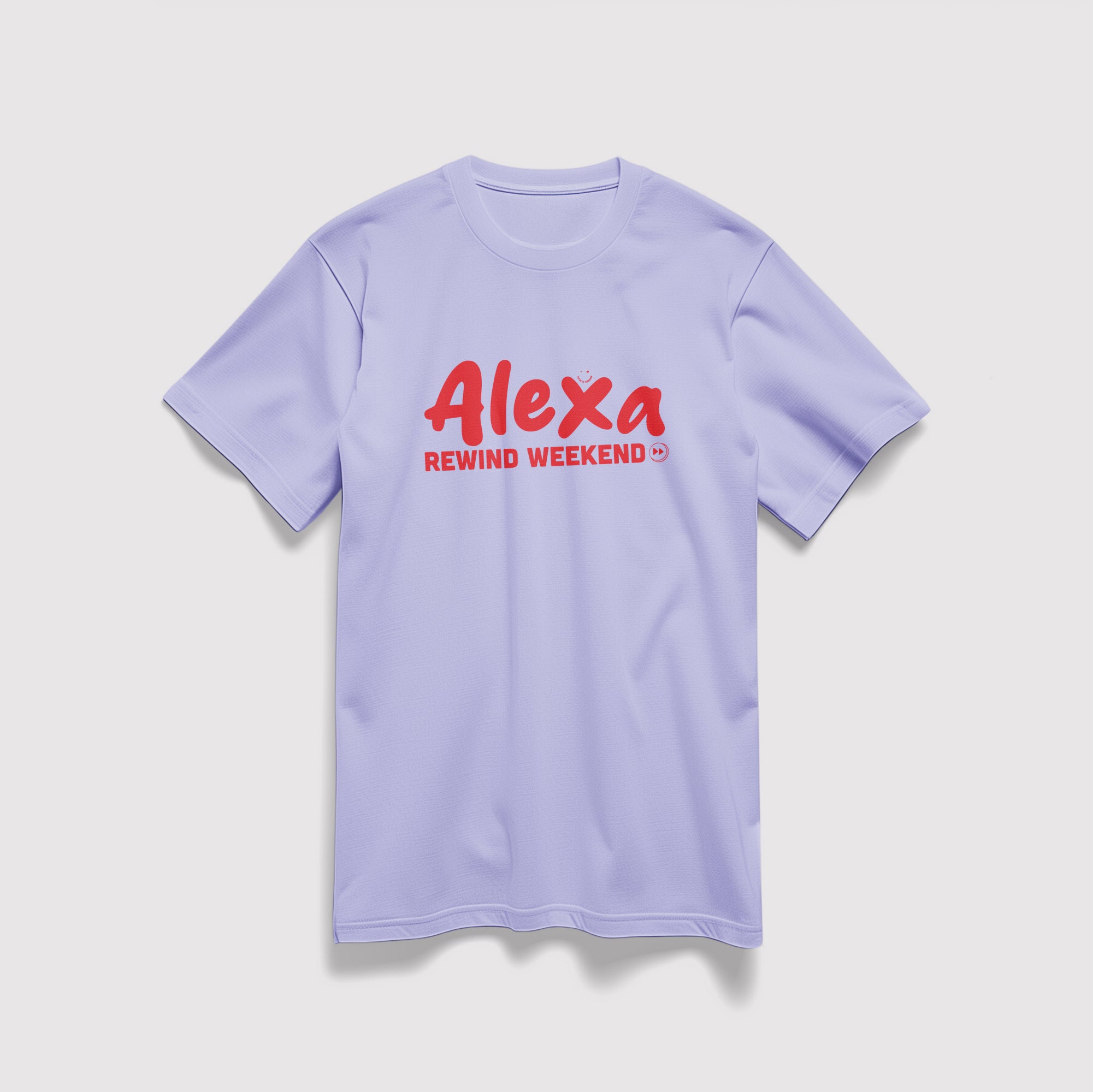 Mockup maglietta unisex girocollo viola in cotone biologico e scritta rossa “Alexa rewind weekend” Totally Random