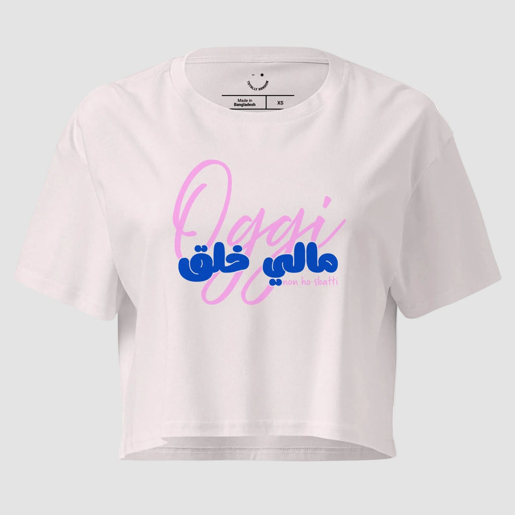mockup frontale della cropped t-shirt rosa totally Random con design today مالي خلق